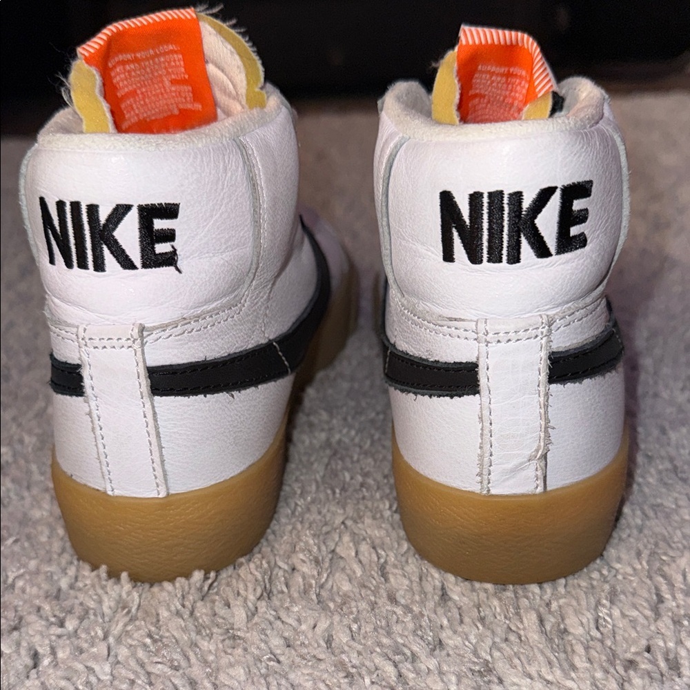 Nike SB White and Black High-Tops with Gum Soles basketball youth unisex size 5 - Picture 6 of 9